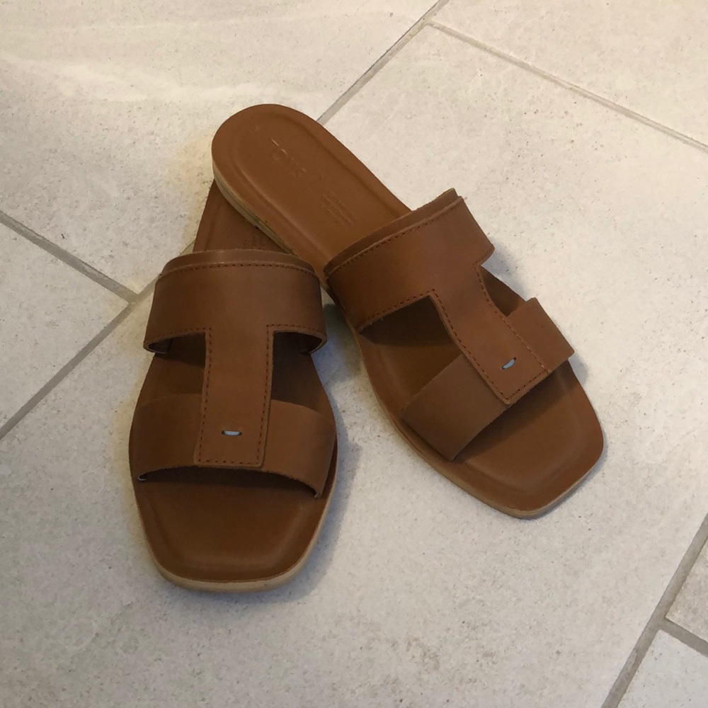 Women’s leather sandals.
